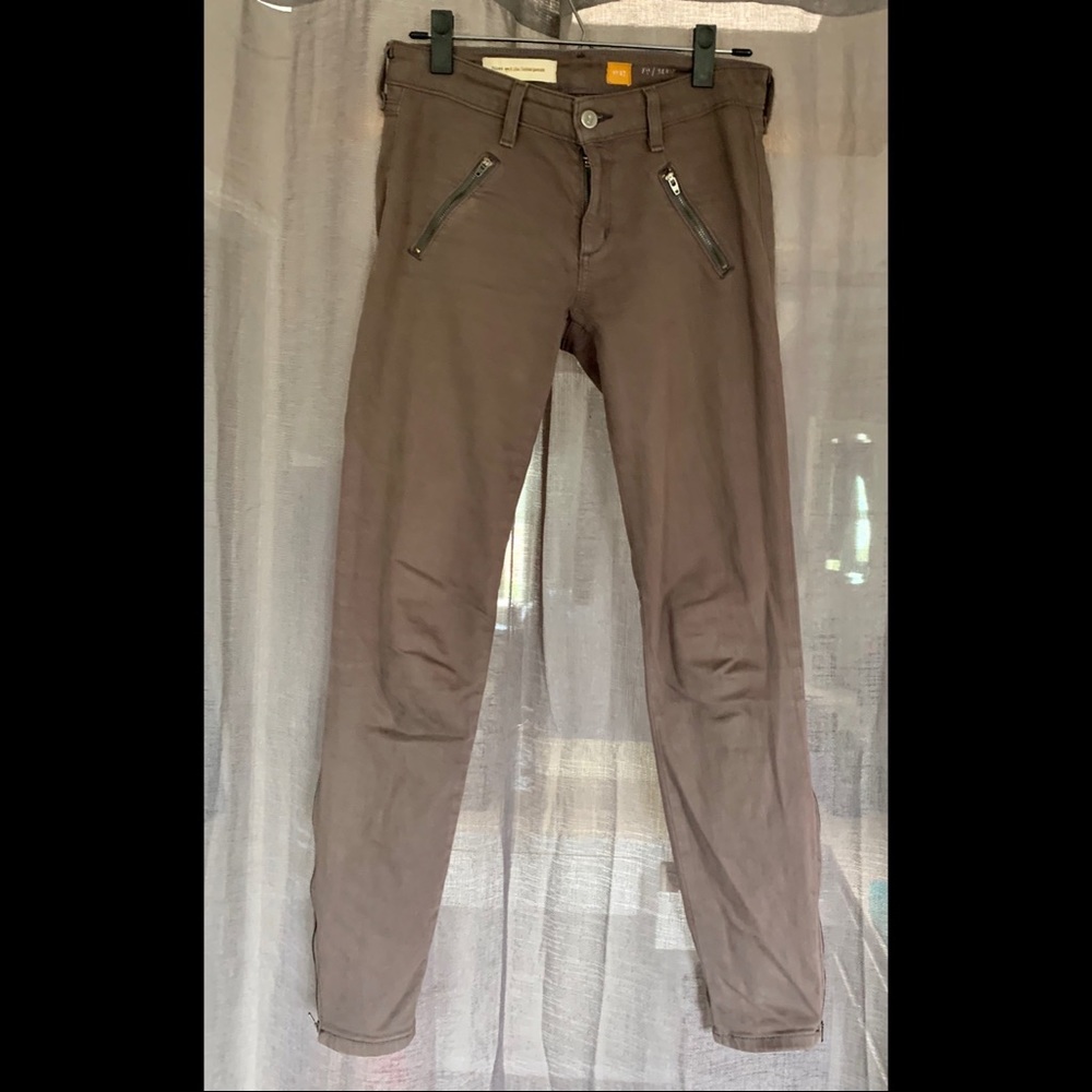 Anthropology has the most flattering pants ever!